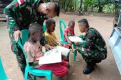 Paten Kali Bahh..!! Satgas Pamtas Yonif 125/Si’mbisa Keliling Kampung Bawa Buku untuk Bacaan Anak-anak Papua..!!