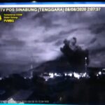 Terbangun Setelah Setahun “Tidur”, Sinabung “Batuk”, Karo Hujan Abu..!!