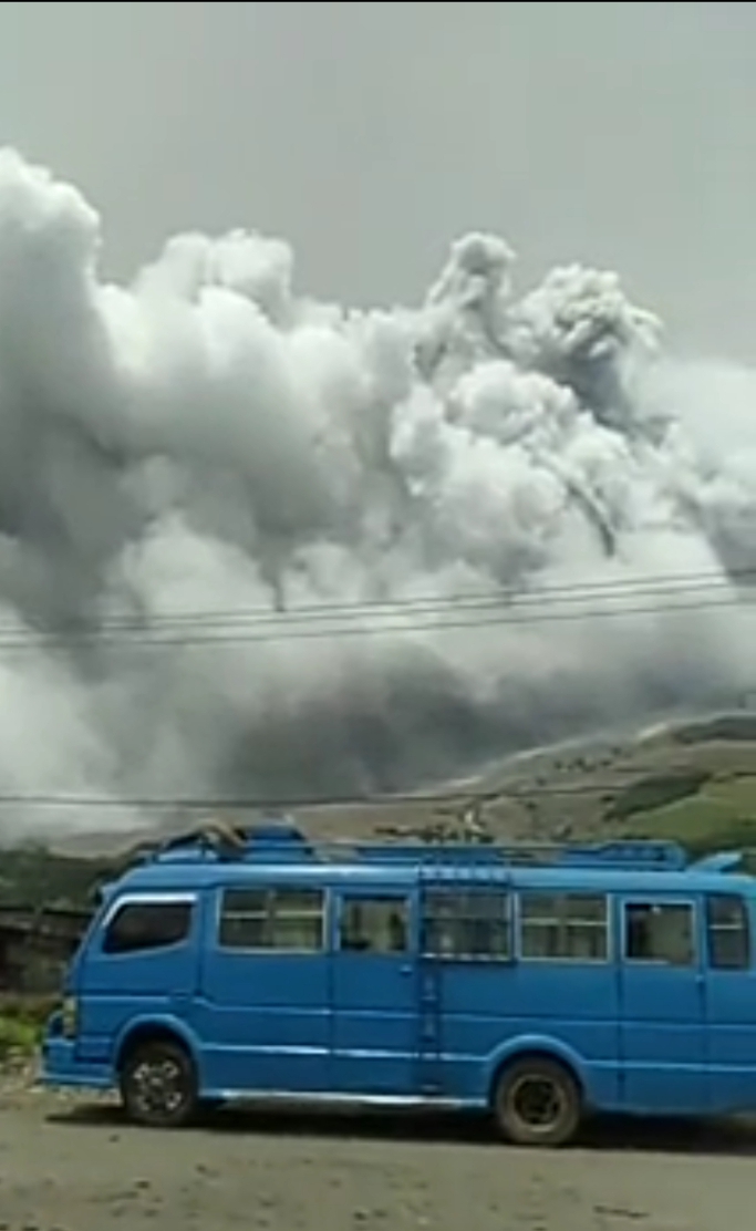 Gawatt..!! Sinabung Kembali Semburkan Abu Vulkanik Setinggi 5000 Meter..!!