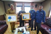 Bupati Karo Dianugerahi Piagam dari BPS Pusat dan Gubsu