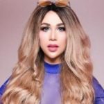 Woww…Topless..!! Gebby Vesta Lepas Baju Renang di Tepi Pantai..!!