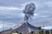 Gunung Sinabung “Batuk”..!! Berastagi Hujan Abu..!!
