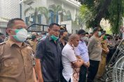 Wakil Ketua DPRD Sumut dan Kapolrestabes Medan “Hujan-hujanan” Temui Demonstran..!!