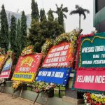 Baliho Rizieq Shihab Dicopoti..!! Kodam Jaya Banjir Karangan Bunga..!! Siap Jenderalll…Kami Bersamamu..!!