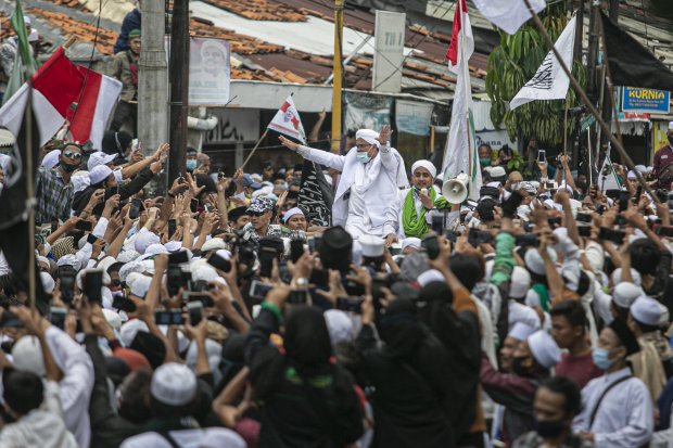 80 Orang Kerumunan Acara Rizieq Shihab Positif Corona..!!