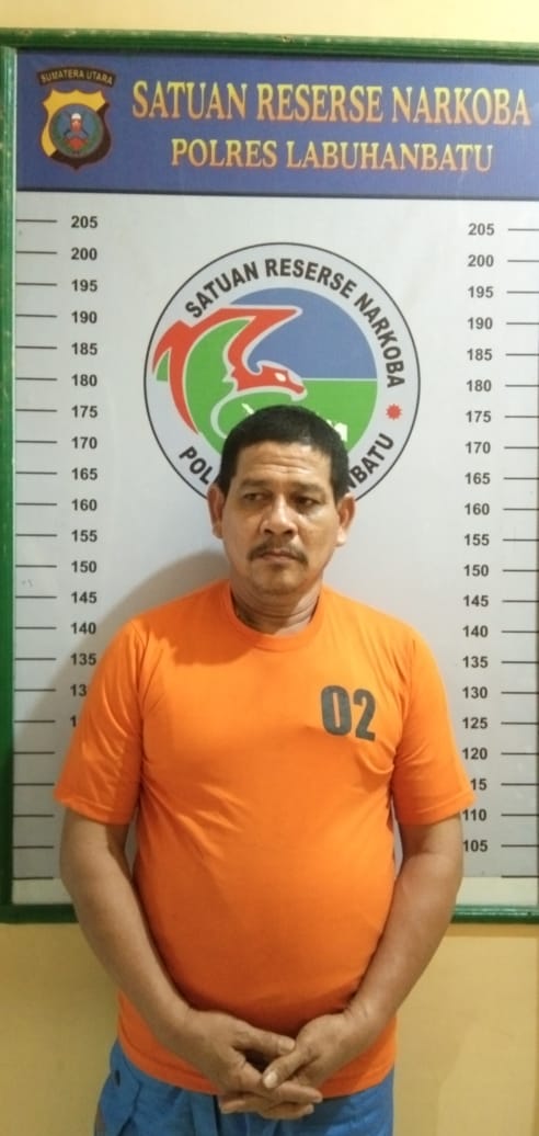 “Dijemput” Polisi ke Rumahnya..!! Pengedar Sabu Labuhan Bilik Mati Kutu..!!