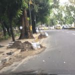 Gawatt..!! Tanah Sisa Galian Dibiarkan “Menggunung” di Tepi Jalan Protokol di Medan..!!