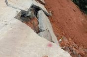 Diterjang Longsor..!! Jalan Alternatif Sibiru-biru-Bandar Baru Putus Total..!!