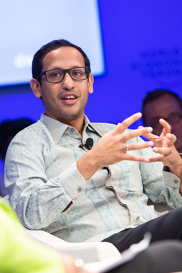 Mendikbud “Marah” Soal Aturan Sekolah Wajibkan Siswi Nonmuslim Pakai Jilbab..!!