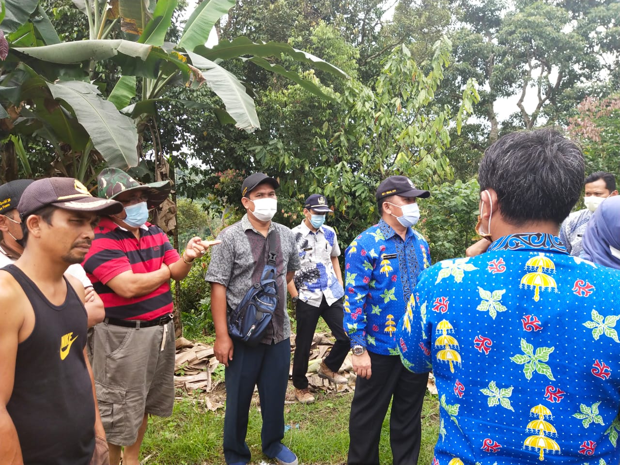 Ini Baru Mantap Broo..!! Tokoh Masyarakat Deli Serdang Semangat Sembiring Hibahkan Tanahnya untuk Pembangunan Jalan..!!