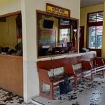 Mencekam..!! Mapolsek Diserang Massa, Polisi Luka, Kaca Hancur Lebur..!!