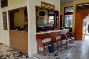 Mencekam..!! Mapolsek Diserang Massa, Polisi Luka, Kaca Hancur Lebur..!!