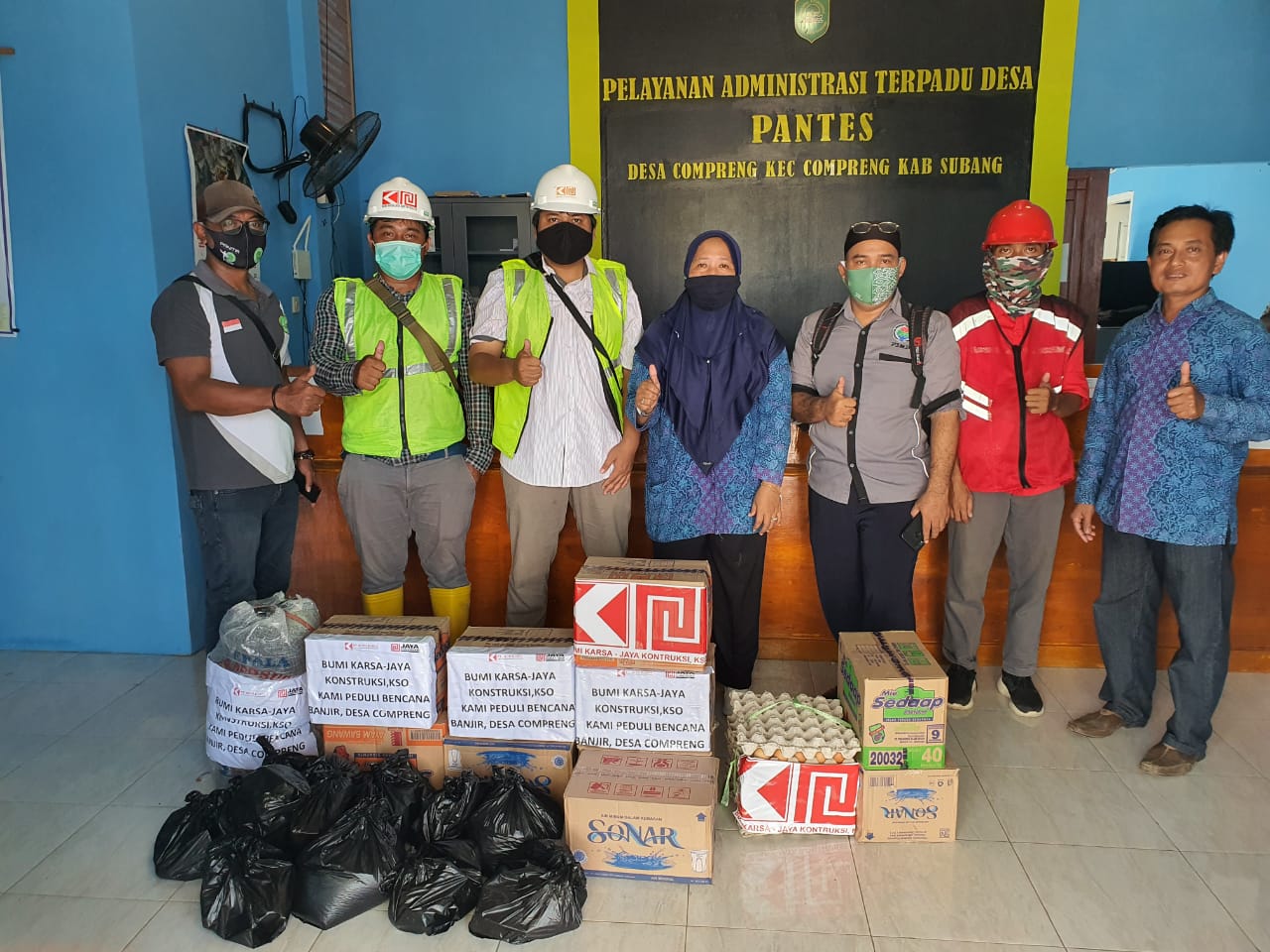 Subang Diterjang Banjir..!! PT Bumi Karsa Jaya Konstruksi KSO Datang, Rakyat Pun Senang..!!
