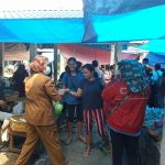 Cegah Corona..!! Tim PPKM Mikro “Buru” Pedagang dan Pembeli di Pekan Penen Kampanyekan Prokes..!!