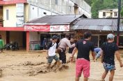 Hujan Lebat..!! Banjir Terjang Kota Parapat..!! Longsor di Nagori Sibaganding..!!