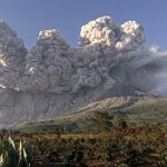 Uhuk..Uhukk..!! Sinabung Semburkan Awan Panas Setinggi 3500 Meter..!!