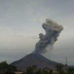 Pas Hari Raya Idul Fitri dan Kenaikan Yesus Kristus..!! Sinabung Dua Kali Erupsi, Dua Kali Muntahkan Awan Panas..!!