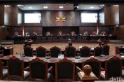 MK Tolak Gugatan Uji Materi Undang-undang KPK..!!