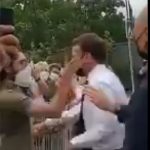 Alamakk..!! Mau Salami Warga, Eee…Presiden Prancis Emmanuel Macron Malah Kena Tampar..!!