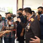 KAPOLDA SUMUT TERHARU TERIMA KUE ULANG TAHUN BHAYANGKARA KE 75 DARI WARTAWAN..!!