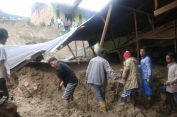 Hujan Lebat Landa Tanah Karo..!! Lima Tewas Tertimbun Longsor di Padang Mas Kabanjahe..!!