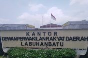 Alamakk..!! Pemkab Belikan HP Pintar Rp 736 Juta untuk 45 Anggota DPRD Labuhanbatu..!!