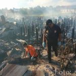 Dituduh Istri Selingkuh..!! Gak Soor…Suami Main Bakar..!! Puluhan Rumah Rata Tanah..!!
