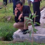 Bupati Diminta “Tancap Gas” Vaksinasi..!! Jokowi: Kalau Menkes Lama Kirim Vaksin Telepon Saya..!!