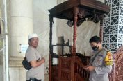 Biadabb..!! Pemuda 22 Tahun Bakar Mimbar Masjid Raya Makassar..!! Kitab Suci Al-Qur’an Ikut Terbakar..!!