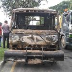 Hati-hati di Jalan Ya Lae..!! Jangan Sampai Kek Gini..!! Septor Terjatuh, Terseret, Truk Kontainer Terbakar..!!