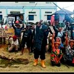 Lawan PT BUK..!! Warga Desa Sukamaju Pagari Tanah adat di Puncak 2000 Siosar..!! Gas Trus Pall..!!