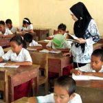 Miris..!! Pahlawan Pendidik “Calon Presiden” Bergaji Hanya Rp 350 Ribu Sebulan..!!