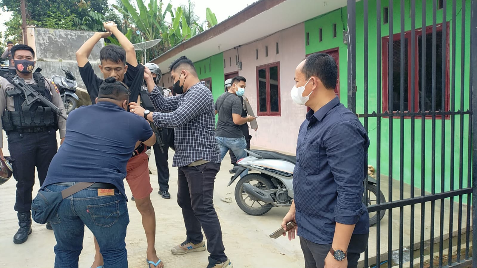Keren Bah..!! Polres Labuhanbatu “Sisir” Kampung Narkoba Padang Bulan..!! Lima Orang Nyangkut..!!
