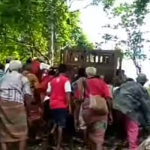 Luar Biasa..!! Warga Arak Patung Jokowi Seberat 700 Kg ke Atas Bukit..!! Bentuk Rasa Cinta kepada Pemimpin..!!