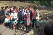Berkubang Lumpur..!! Mensos Risma Temui Korban Longsor Sibolangit, Janji Beri Bantuan ke Warga..!!