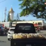 NGERII..!! DETIK DETIK ANGKOT DITABRAK KERETA API DI MEDAN
