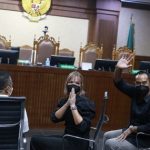 Didakwa Penyalahgunaan Narkoba..!! Ardi Bakrie-Nia Ramadhani Diadili..!!