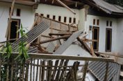 Dihantam Gempa..!! 1100 Bangunan Rusak..!!