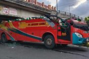 Brakkk..!! Bus Sipirok Nauli Kecelakaan di Padang, Badan Bus Terbelah Dua, 17 Penumpang Terluka..!!