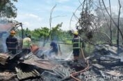 Duhh..!! Rumah Anak Mandala Terbakar..!! Ibu dan Dua Anaknya Tewas Berpelukan di Kamar Mandi..!!