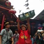 Tradisi Pelepasan Burung Pipit di Perayaan Imlek..!!