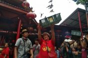 Tradisi Pelepasan Burung Pipit di Perayaan Imlek..!!
