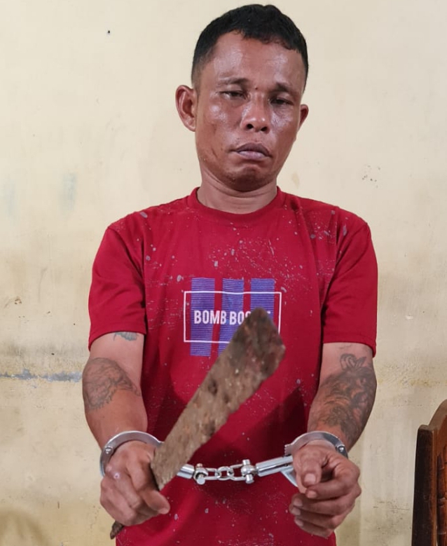 Hiii…Ngeriii..!! Rumah Beru Tarigan Dibongkar Sembiring Pakai Parang..!! Selasa Aksi Rabu Ditangkap Polisi..!!