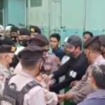 Dua Tokoh Khilafatul Muslimin Ditangkap..!! Polisi dan Simpatisan Bentrok, Wartawan Jadi Korban..!!
