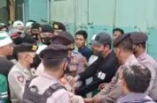 Dua Tokoh Khilafatul Muslimin Ditangkap..!! Polisi dan Simpatisan Bentrok, Wartawan Jadi Korban..!!