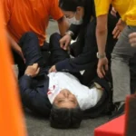 Dar..Derr..Dorrr..!! Mantan Perdana Menteri Jepang Terkapar Ditembak Saat Kampanye..!!