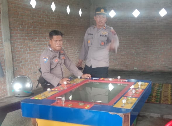 Alamakkk..!! Kapolda Sumut Gerebek Markas Judi Kosong…Eee…Polsek Tiga Juhar Juga..!!
