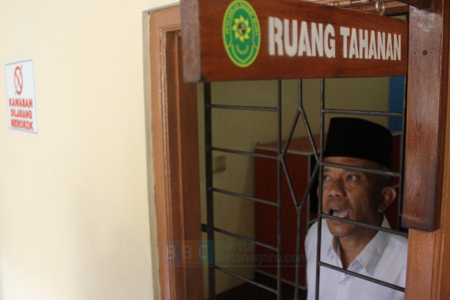 Gugat Ijazah Jokowi…Eee…Bambang Tri Malah Ditangkap Penistaan Agama..!!