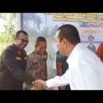 HENDRA CIPTA KETUA F-PAN DPRD SUMUT PANEN PADI PERDANA BERSAMA MASYARAKAT NAMORAMBE..!!