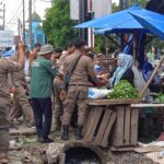 Nyesek Banget Broo..!! Tangisan Pilu Warnai Penertiban PKL Pasar Gambir Deli Serdang..!!